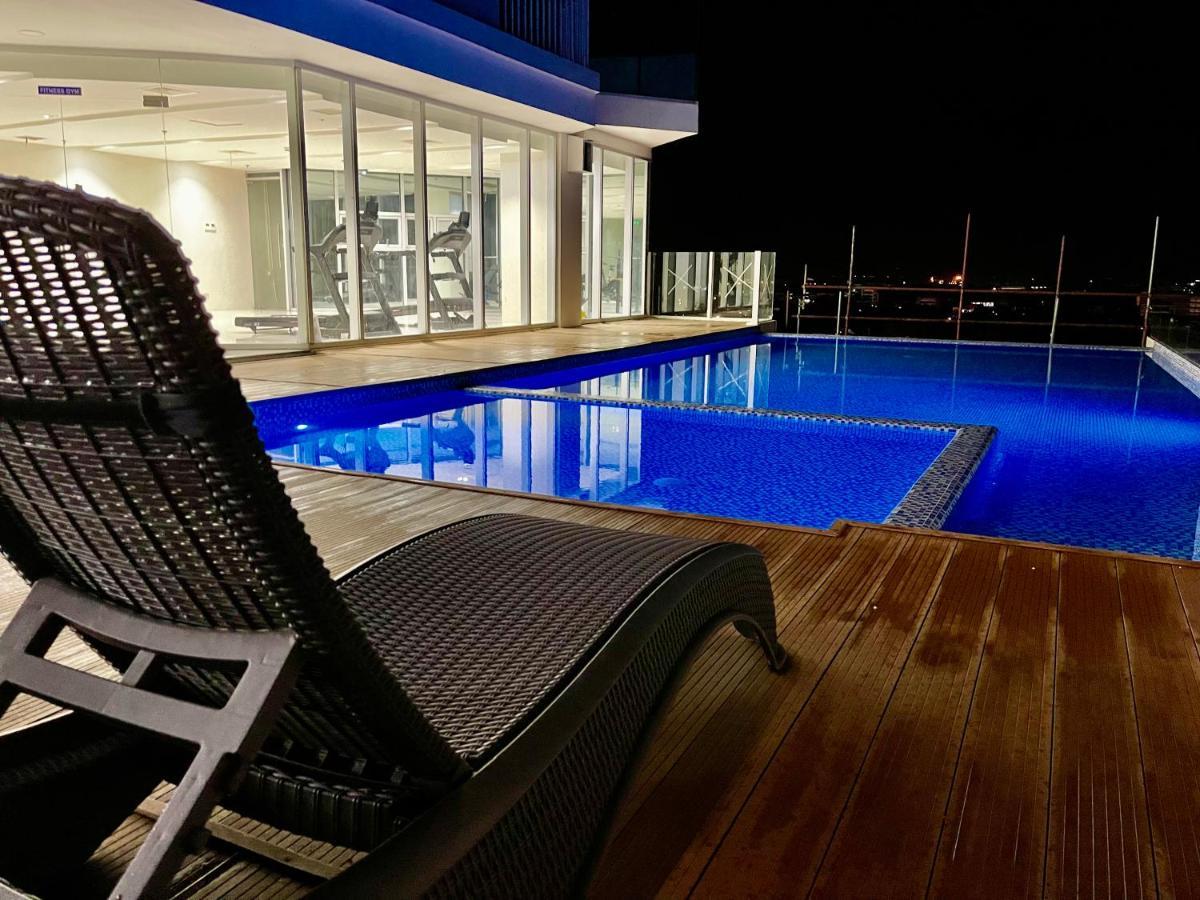 Aparthotel Inspiria Davao City Esterno foto