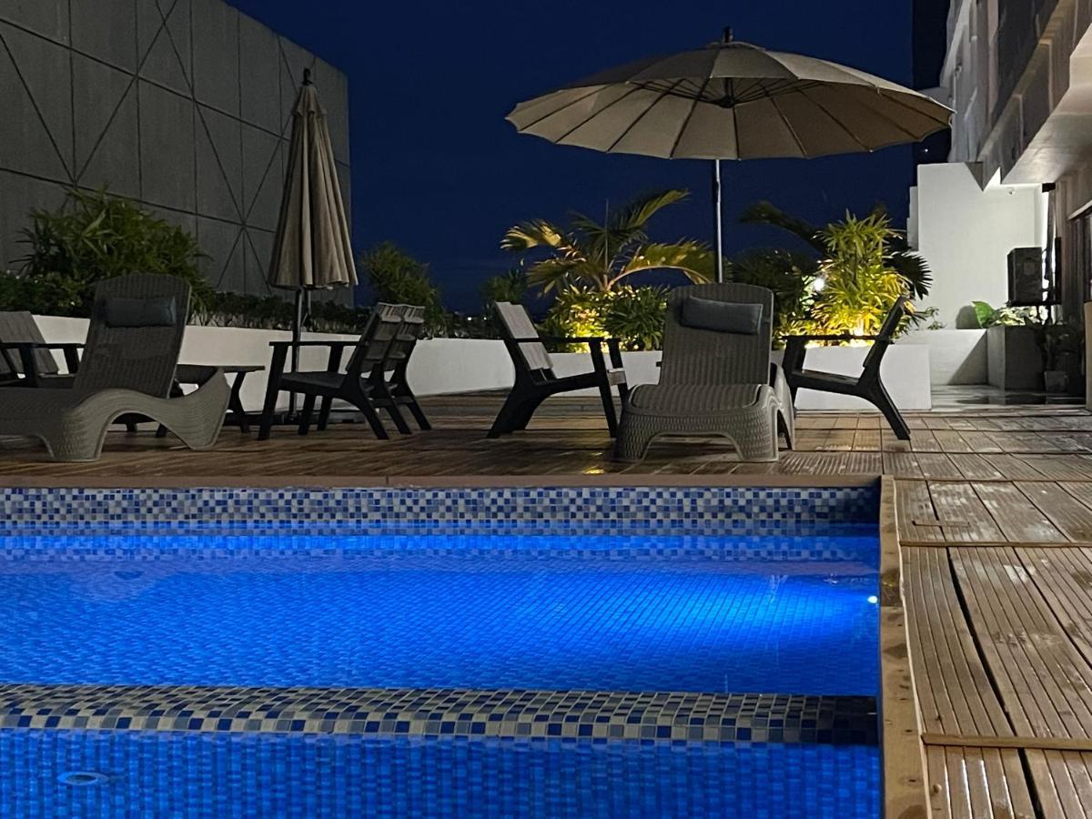 Aparthotel Inspiria Davao City Esterno foto